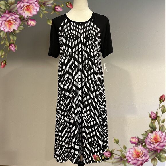 LuLaRoe short sleeve geometric print hi-low scoop neck Carly dress size Small - Picture 1 of 11